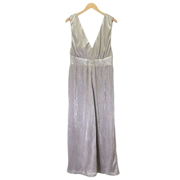 Lulus Turn Up Silver Metallic Pleated V-Neck Culotte Jumpsuit Women’s Size Large - Picture 1 of 13